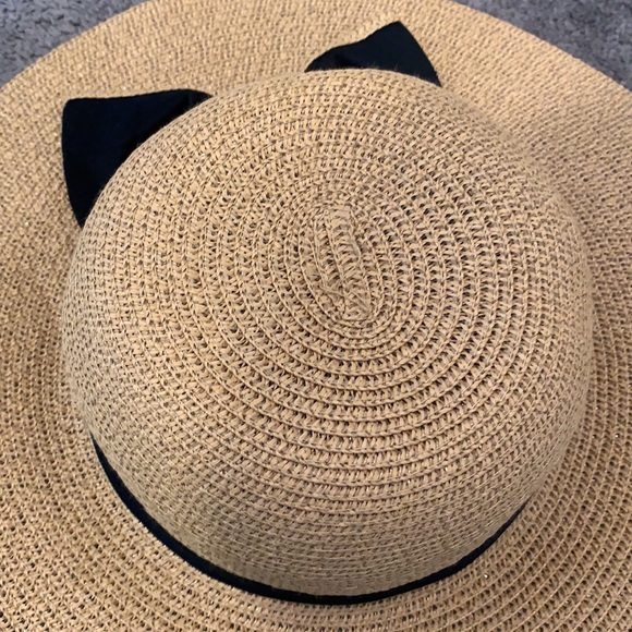 Straw hat with bow!